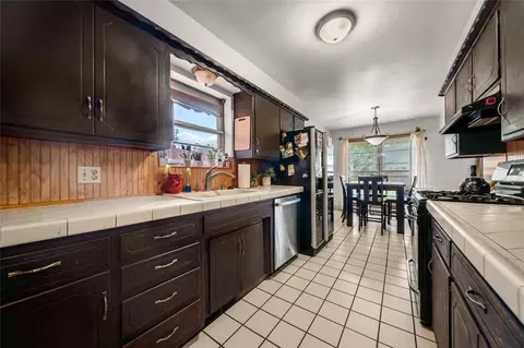 2606 Michael Dr, Edmond, OK 73013 photo 4