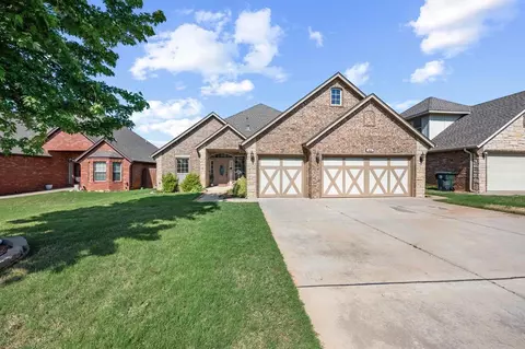 933 Covington Ln, Midwest City, OK 73130