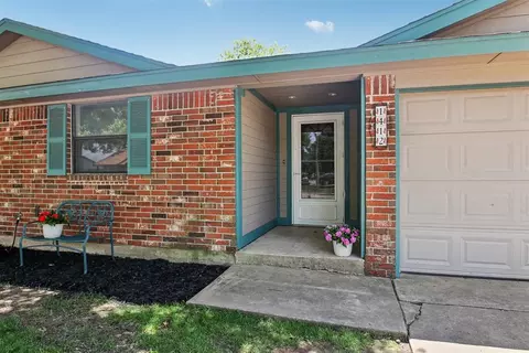 1412 NE 5th St, Moore, OK 73160