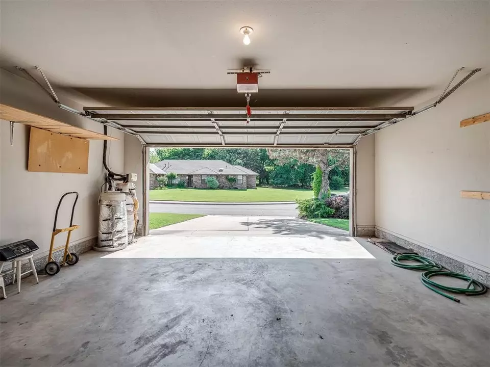  709 Concord Cir, Edmond, OK 73003 photo 25