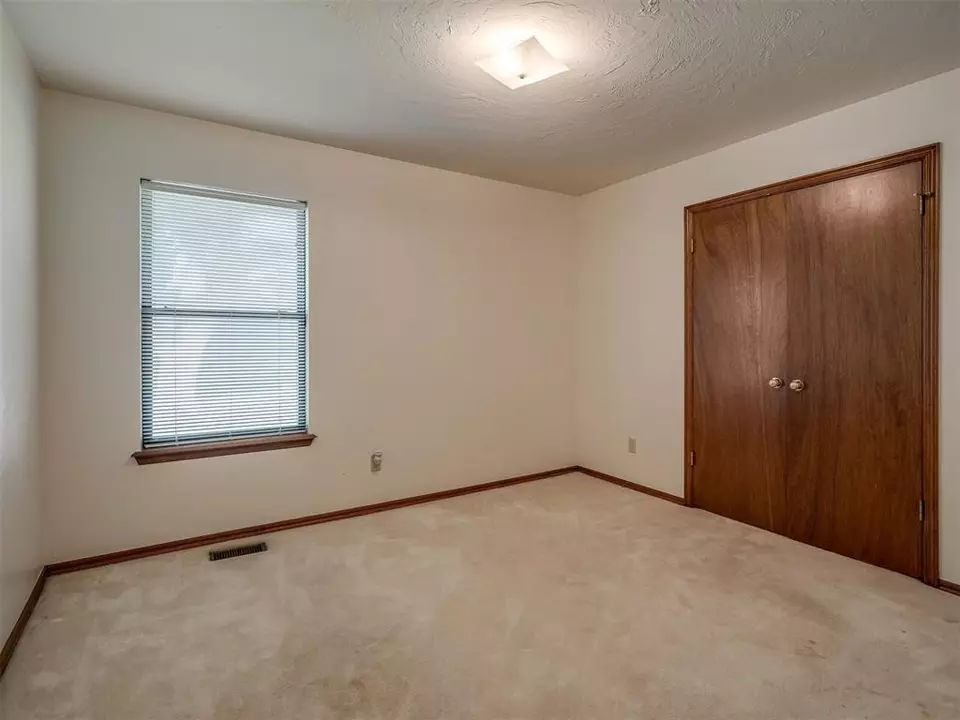 709 Concord Cir, Edmond, OK 73003 photo 21