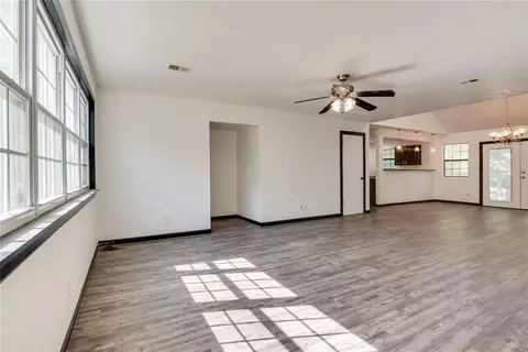 329841 E Brandell St, Harrah, OK 73045 photo 3