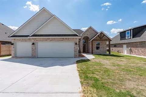 9205 Taggert Ln, Yukon, OK 73099