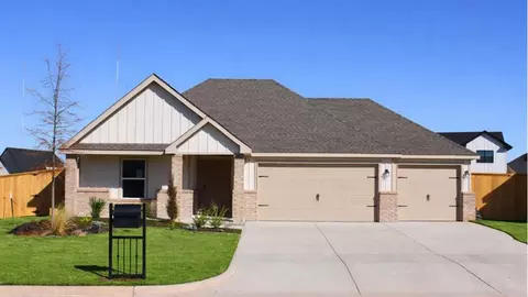 5515 Windstone Dr, Norman, OK 73072