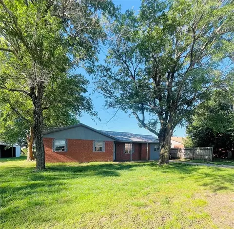 2217 7th St, Prague, OK 74864