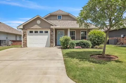 216 N Walnut St, Edmond, OK 73003