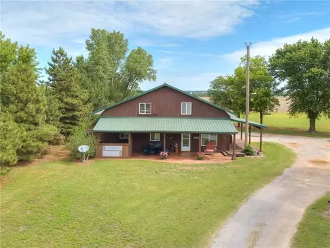 24173 E 990 Rd, Weatherford, OK 73096