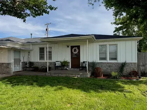 409 W Oklahoma St, Mcloud, OK 74851 photo 2