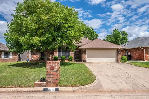 1616 Strawberry Hl, Midwest City, OK 73130