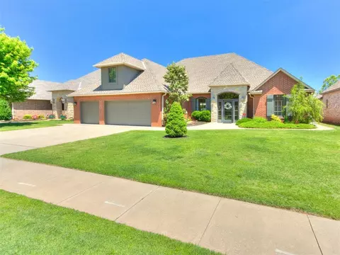 19816 Oakshire Dr, Edmond, OK 73012