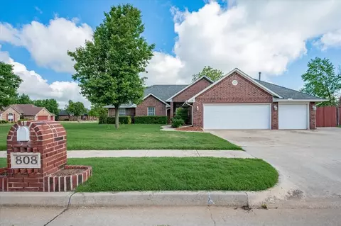 808 Ashland Dr, El Reno, OK 73036