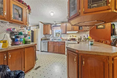 115 S 4th St, Thomas, OK 73669 photo 8