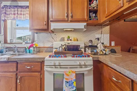 115 S 4th St, Thomas, OK 73669 photo 9