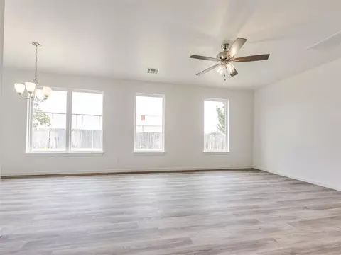 1113 N Silver Leaf Dr, Moore, OK 73160 photo 11