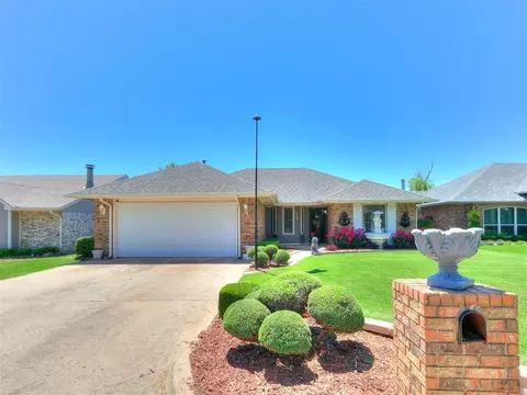 417 Conestoga Dr, Yukon, OK 73099