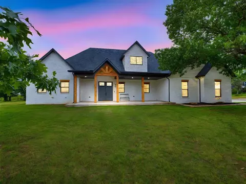 1614 S 1st Ave, Stroud, OK 74079