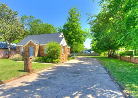 130 E 8th St, Edmond, OK 73034 photo 2