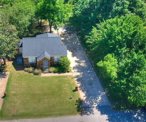 130 E 8th St, Edmond, OK 73034 photo 3