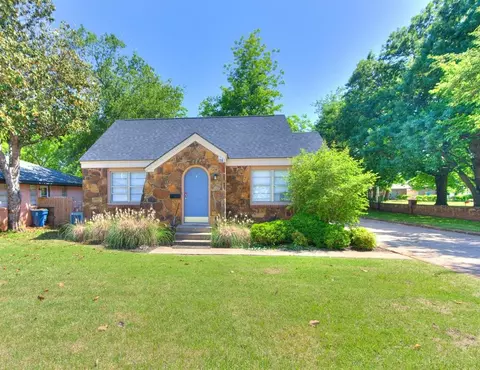 130 E 8th St, Edmond, OK 73034