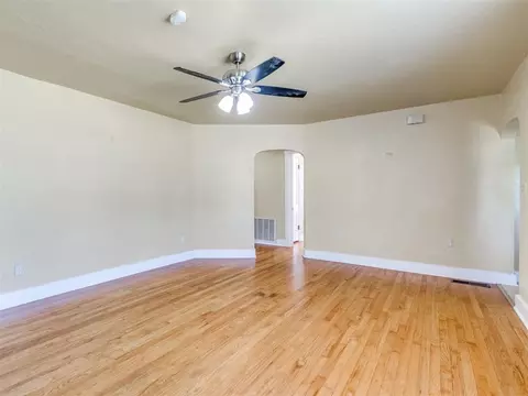130 E 8th St, Edmond, OK 73034 photo 8