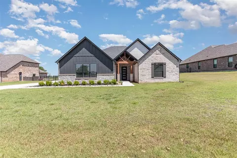 2246 Jackson Ln, Blanchard, OK 73010