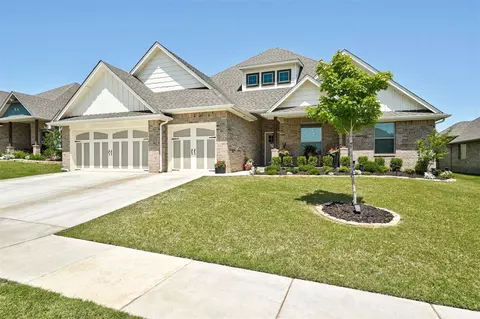 9113 NW 115th St, Yukon, OK 73099