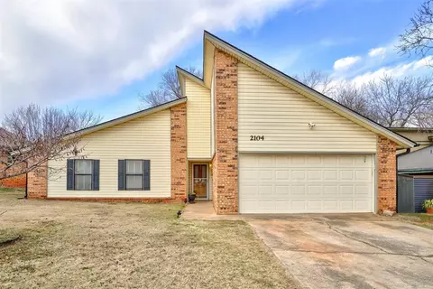 2104 Oak Forest Dr, Norman, OK 73071