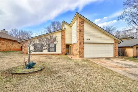 2104 Oak Forest Dr, Norman, OK 73071 photo 2