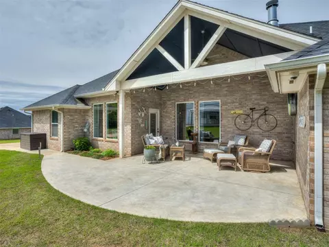 9416 Megans Way, Mcloud, OK 74851 photo 17