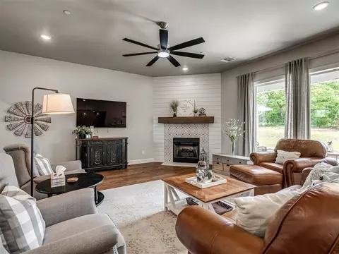 9416 Megans Way, Mcloud, OK 74851 photo 4