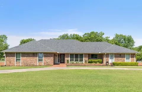 8 Willowbrook, Shawnee, OK 74804