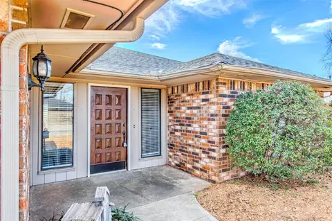 2324 Cypress Ct, Edmond, OK 73013