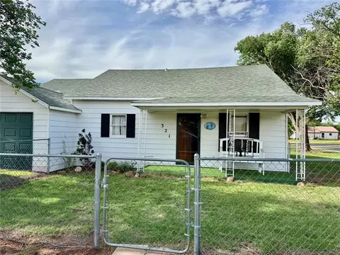 321 E Ninth St, Leedey, OK 73654