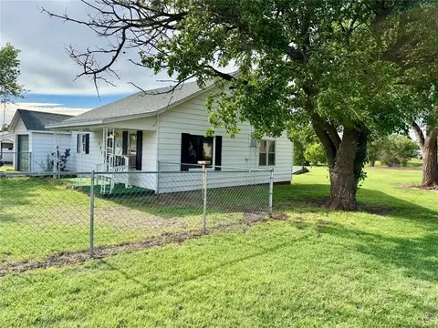321 E Ninth St, Leedey, OK 73654 photo 4