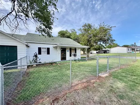 321 E Ninth St, Leedey, OK 73654 photo 5