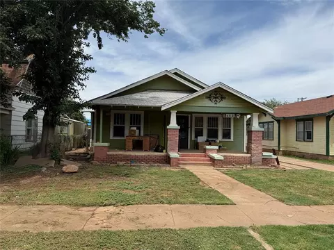 711 E Walnut St, Altus, OK 73521 photo 3