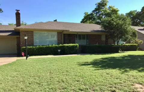 1811 S Guilford Ln, Nichols Hills, OK 73120