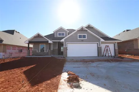 812 Halley Dr, Moore, OK 73160