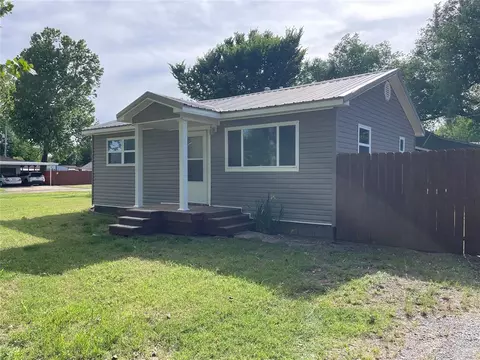 401 NW 2nd St, Minco, OK 73059