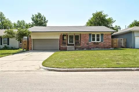 2420 Gladstone Ter, The Village, OK 73120