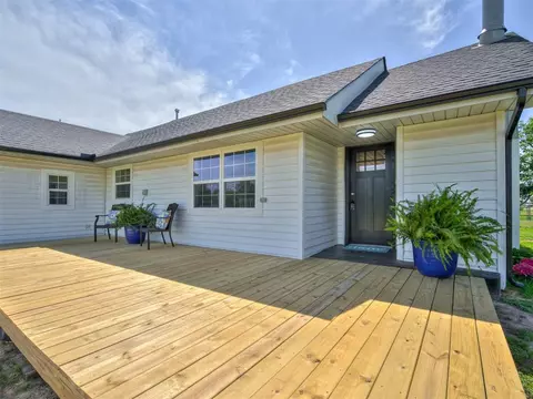 601 W Monroe St, Crescent, OK 73028 photo 2
