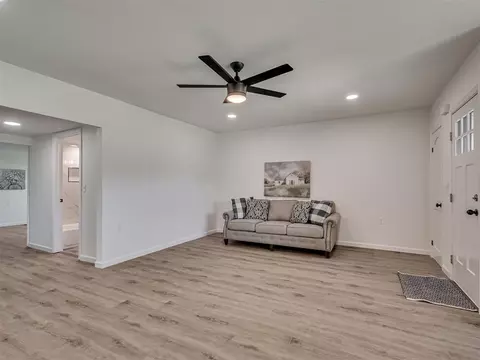 601 W Monroe St, Crescent, OK 73028 photo 5