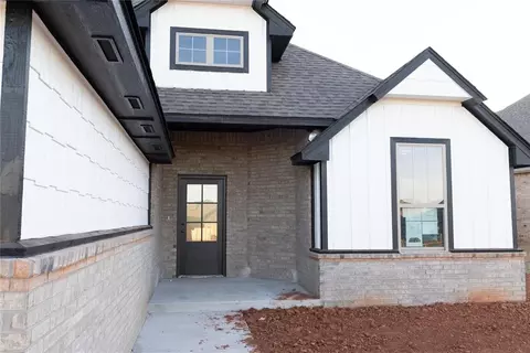 Exterior - 800 Halley Dr, Moore, OK 73160 photo 2 of 3