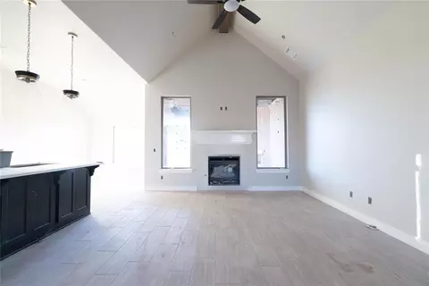 800 Halley Dr, Moore, OK 73160