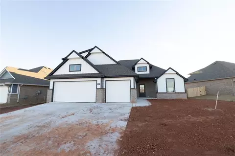Exterior - 800 Halley Dr, Moore, OK 73160 photo 1 of 3