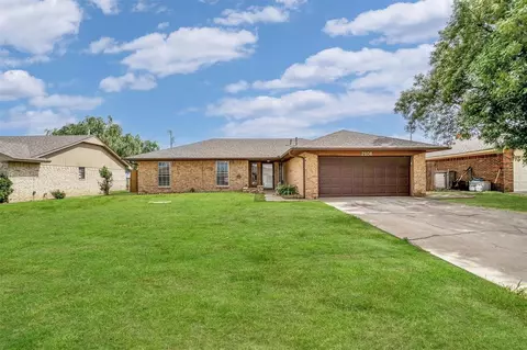 2108 Galaxy Dr, Altus, OK 73521 photo 2
