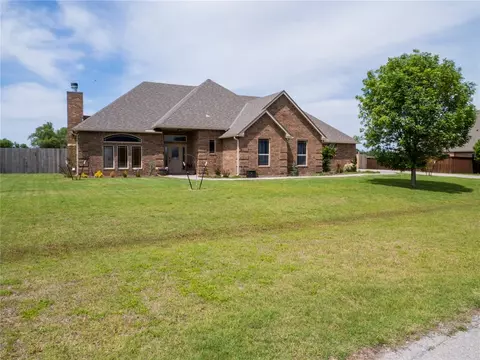 1102 NW Mount Pinchot Ave, Lawton, OK 73507