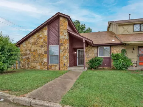 100 Village Oaks Dr, Midwest City, OK 73130
