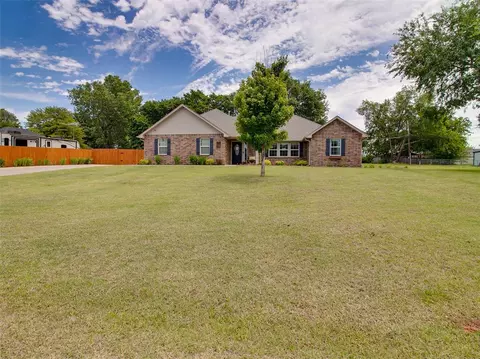 1015 N 3rd Ave, Stroud, OK 74079