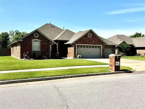 804 SW 32nd St, Moore, OK 73160